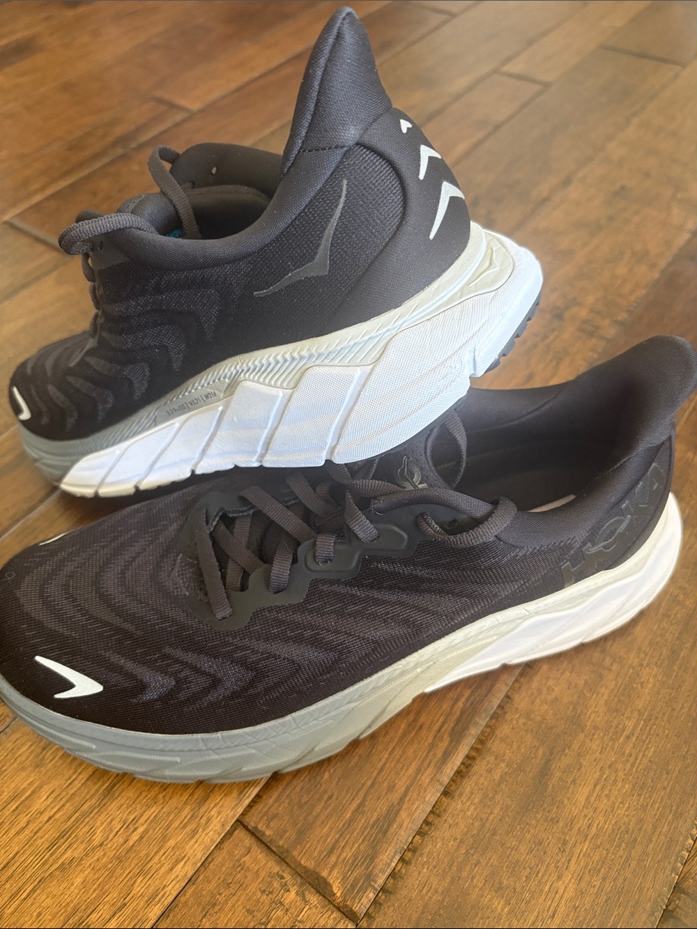 HOKA Arahi 6